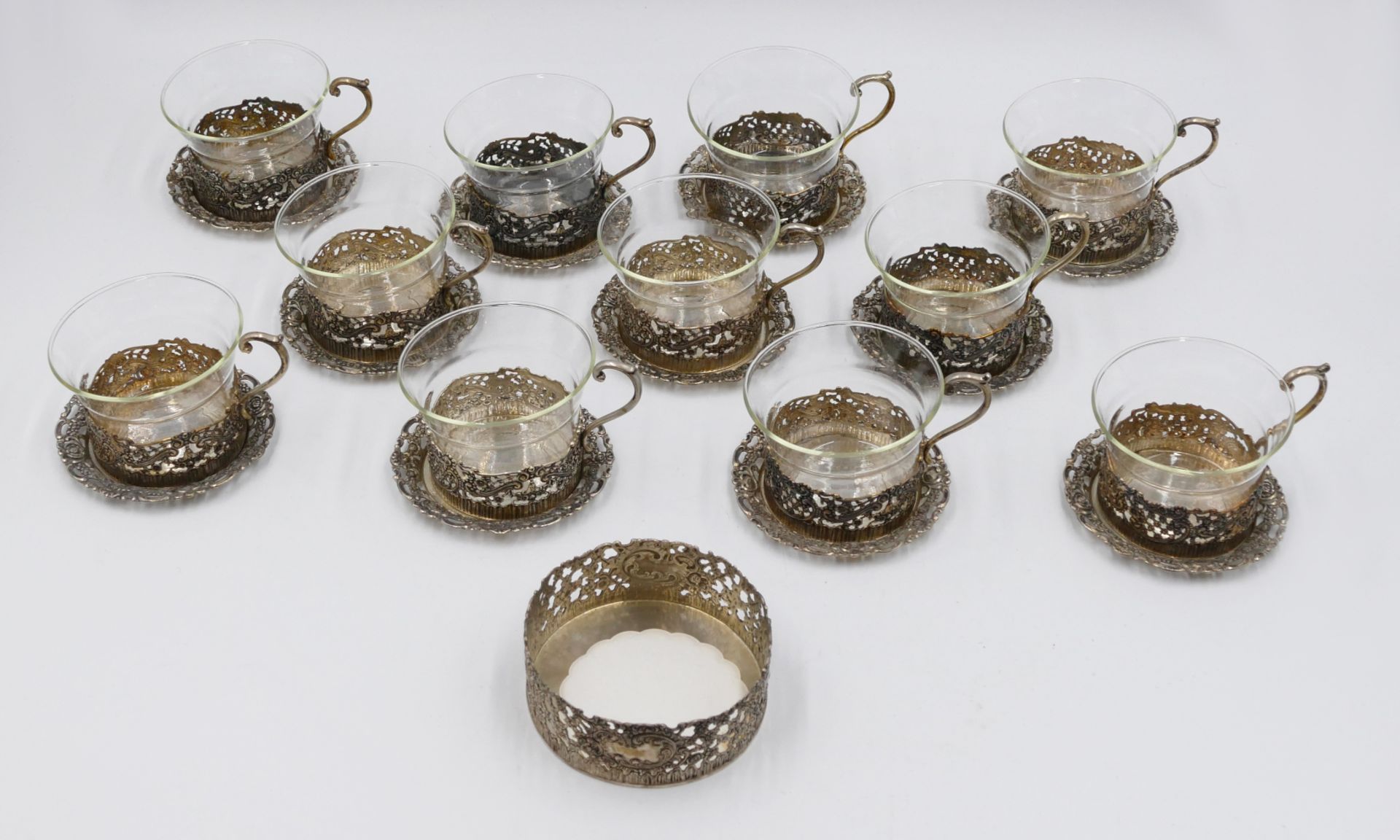 1 Set/Konv. Trinkgefäße aus Silber 835, mit passendem Untersetzer und Glaseinsatz (11 Stück) und pas