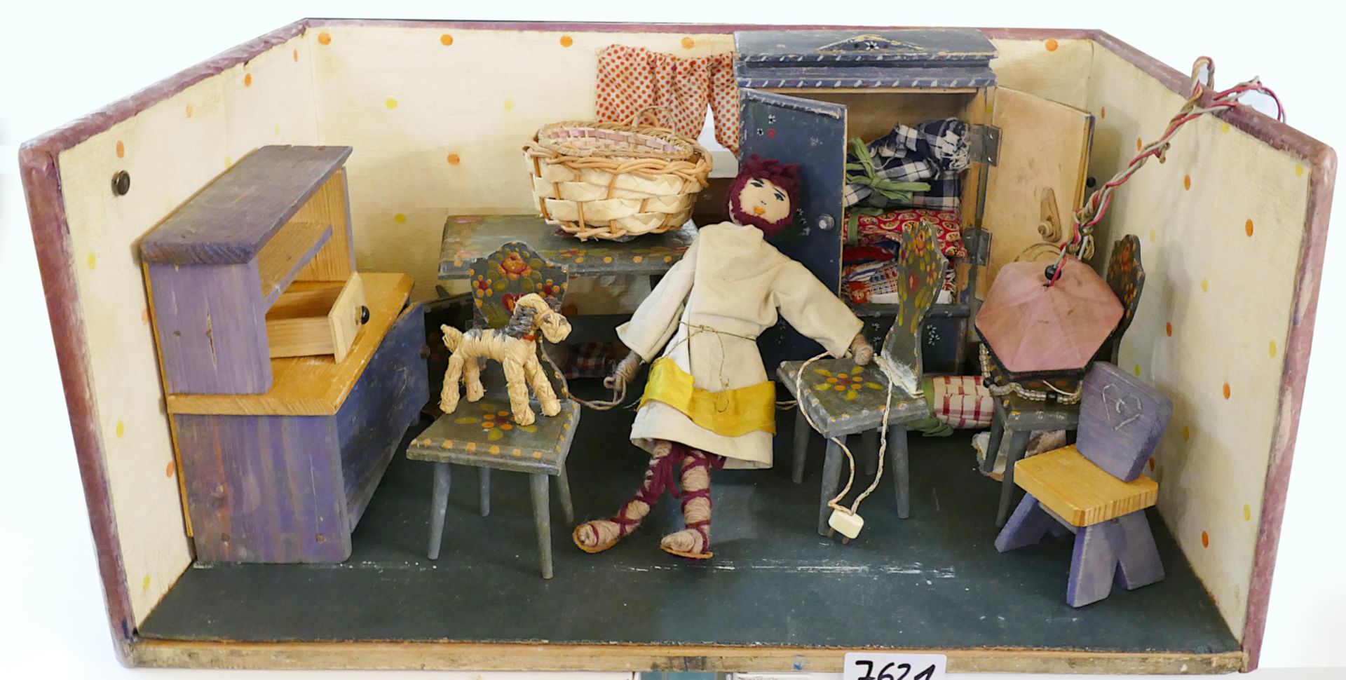 1 großes Konv. Puppenstubenzubehör: Miniatur-Porzellanservice, Kochgeschirr, Küchenutensilien, Kaufm - Bild 9 aus 11