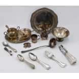 1 Konv. Besteckteile und Gefäße (5 Stück Silber) sowie weitere Besteckteile, Vorlegeteile und kleine