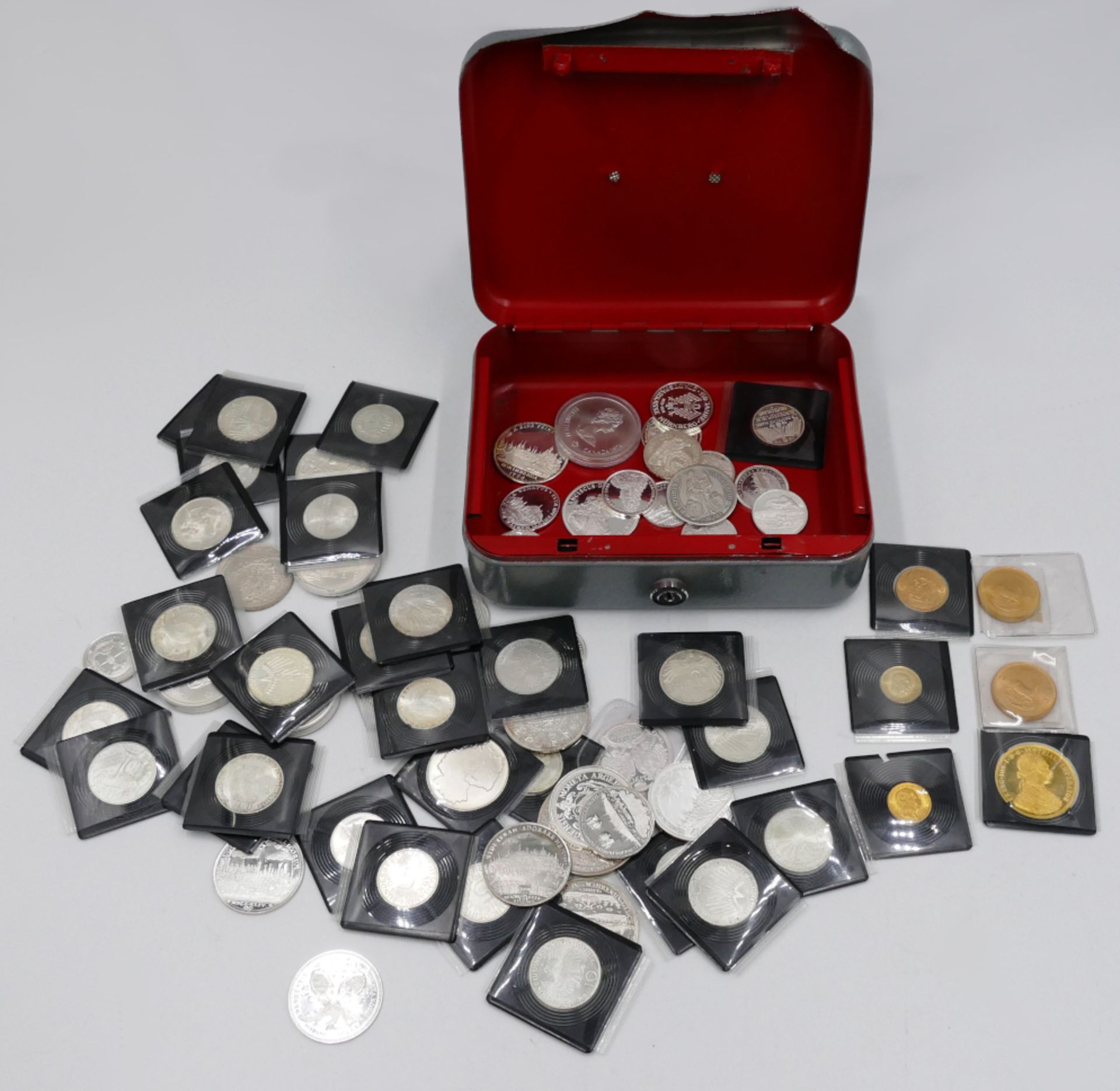 1 Konv. Münzen/Medaillen: GG z.B. Südafrika Krügerrand, Mexiko, Österreich 4 Dukaten u.a. sowie Silb