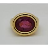 1 Damenring GG 18ct., wohl rosa Turmalin oder wohl Saphir, Ringgr. ca. 55,5, Stein-Länge ca. 1,4cm,
