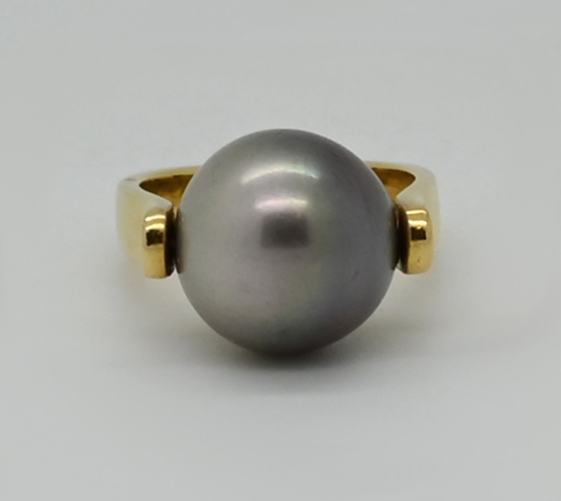1 Damenring GG 18ct., mit grauer Perle, Durchmesser bis zu ca. 1,4cm, Ringgr. ca. 56, Tsp.