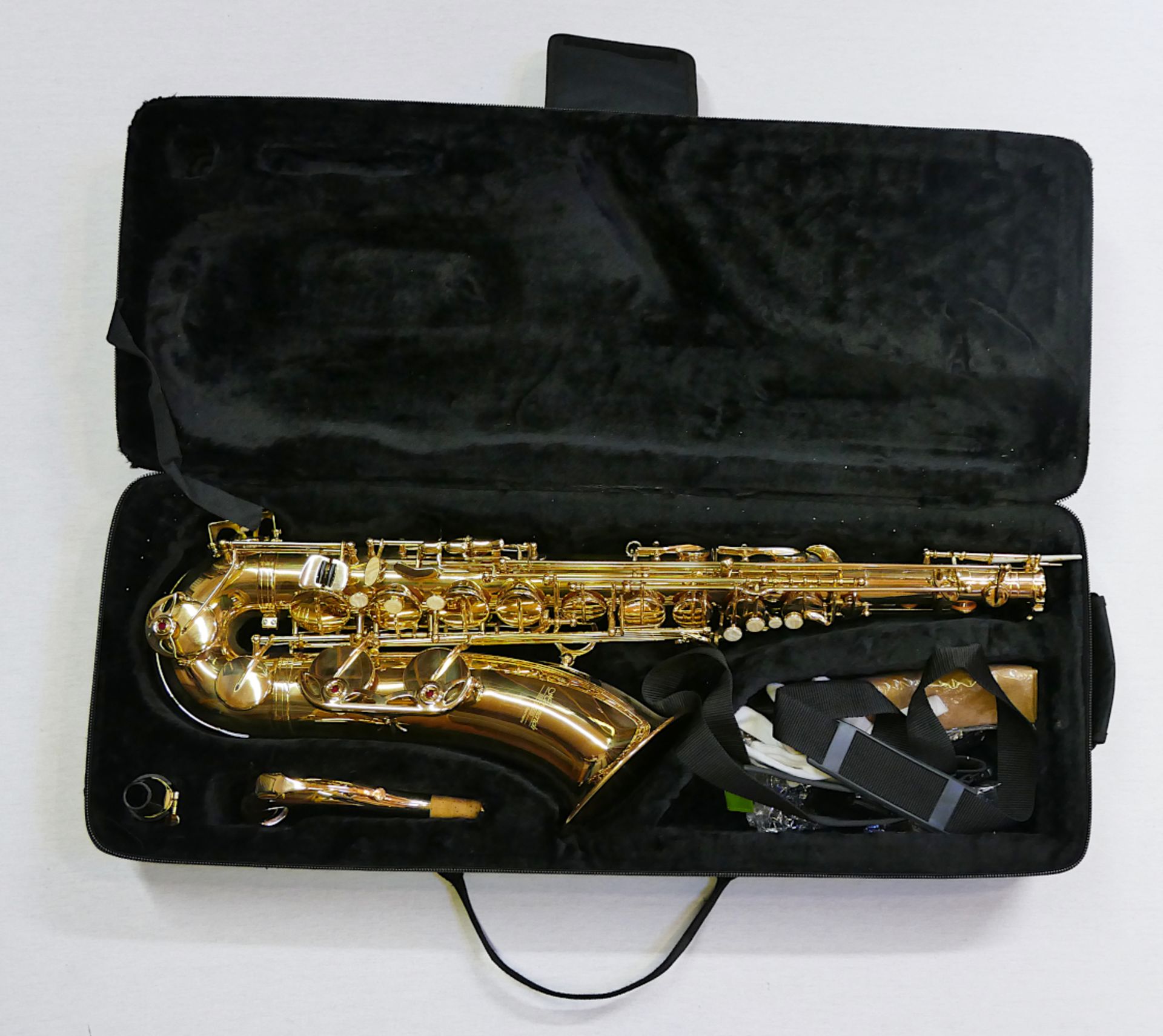 3 Musikinstrumente: 1 Saxophon bez. HOMMERICH "HS-900B" im Kasten mit Zubehör,1 Trompete MIRAPHONE