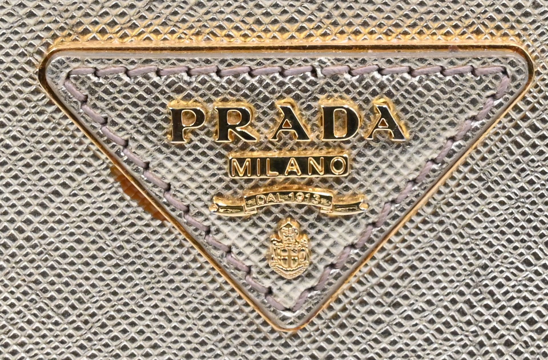 1 Handtasche PRADA, lt. Karte gekauft 2015: Saffianoleder, Farbe Platino, Schulterriemen, Staubbeute - Image 2 of 3