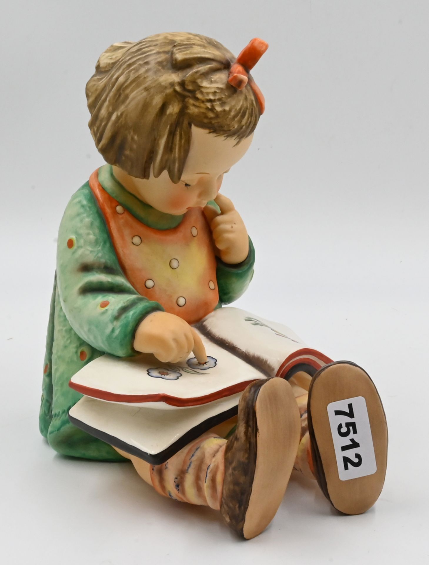 1 Hummelfigur Porzellan GOEBEL W. Germany 2. Wahl "Bücherwurm" Modellnr. 3/III, ca. H 25cm, min. Asp