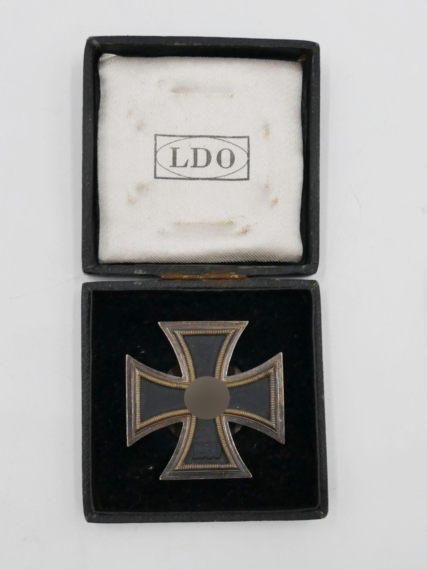 1 Orden 2. WK "Eisernes Kreuz" rücks. gemarkt "L59" (wohl Firma Alois RETTENMAIER, Schwäbisch-Gmünd)