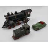 3 Teile Blechspielzeug: 1 Dampflokomotive BING Gusseisen bemalt mit Uhrwerkantrieb und Aufziehschlüs