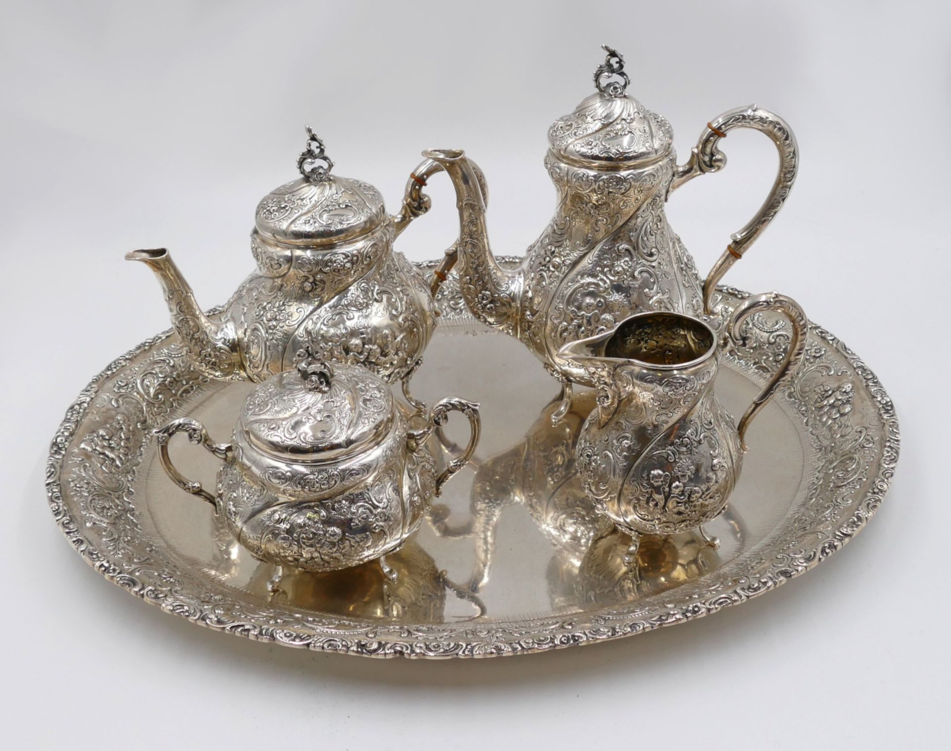 1 fünfteiliger Tee- und Kaffeekern je Silber 800 je Wilhelm GEIST, Hanau mit 2 Kannen, Zuckerdose un