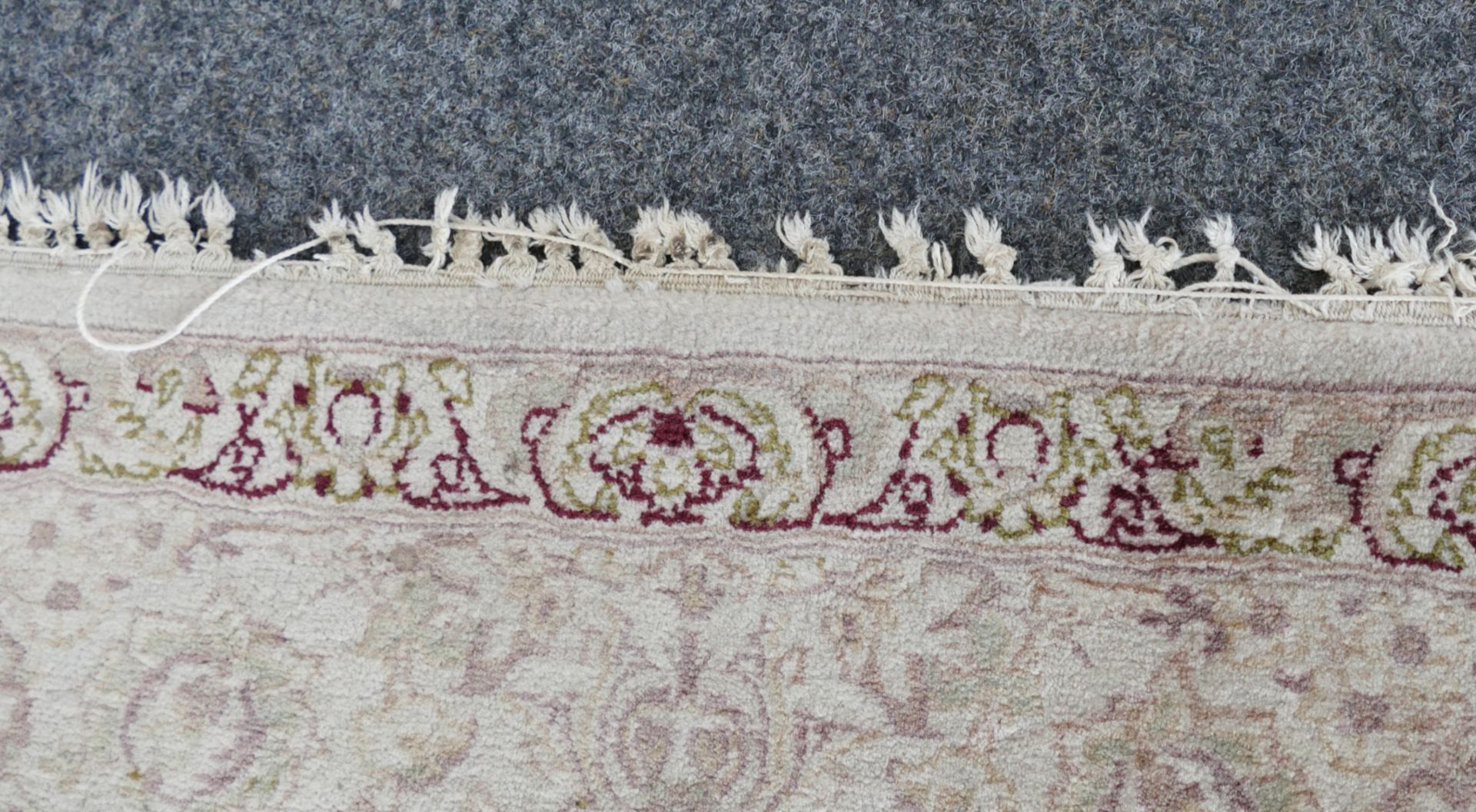 1 Teppich Kayseri Seide (?) ca. 167 x 113 cm starke Gsp. / Asp. - Bild 3 aus 3