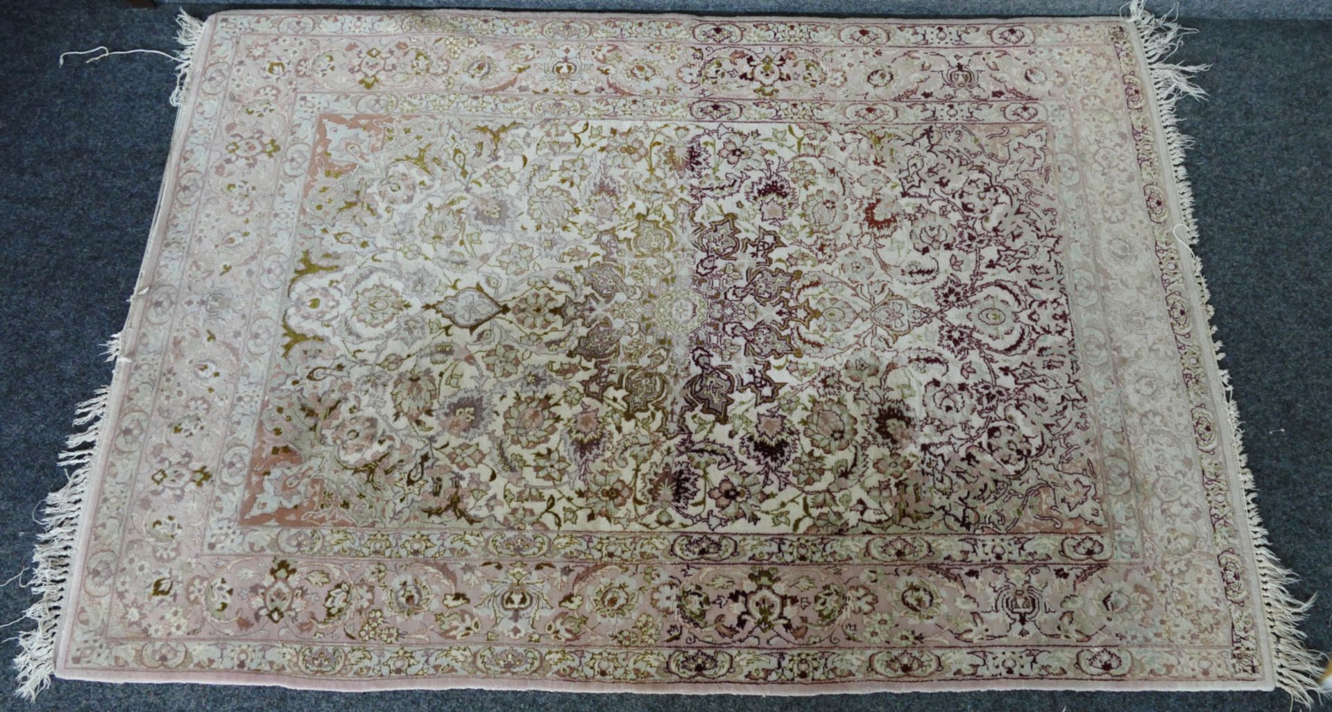 1 Teppich Kayseri Seide (?) ca. 167 x 113 cm starke Gsp. / Asp.