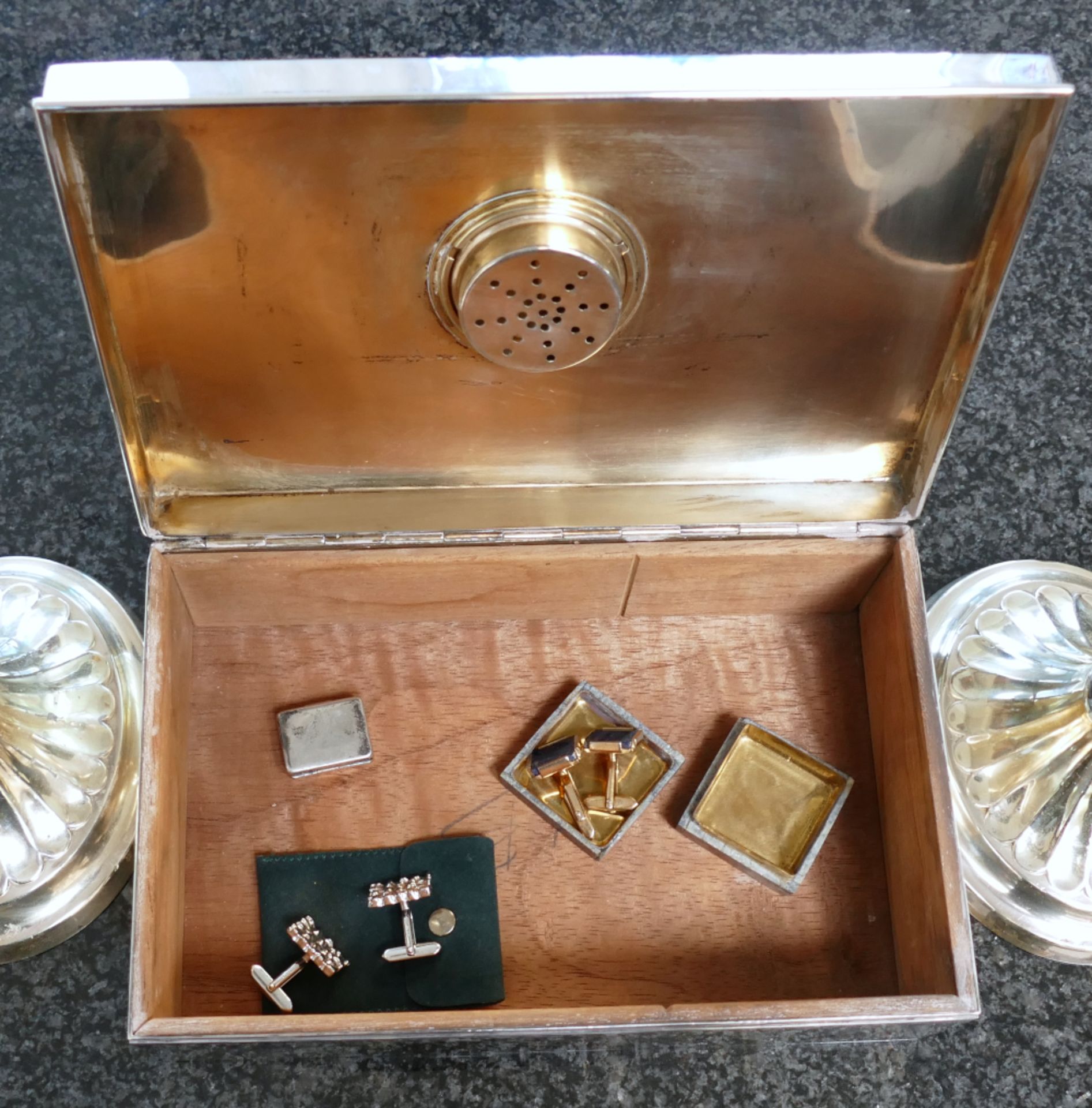 2 Leuchter Silber 925, Manschettenknöpfe Si 800 u.a., Dose Si, Manschettenknöpfe, Dose (Humidor) Si  - Bild 2 aus 3