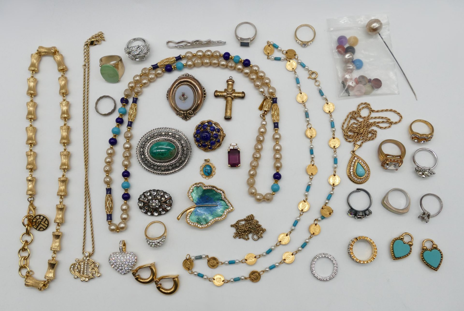 1 Konv. Schmuck: Silber (ca. 5 Teile), 1 Brosche Schaumgold Biedermeier, Mode/Metall u.a., z.B. DIOR