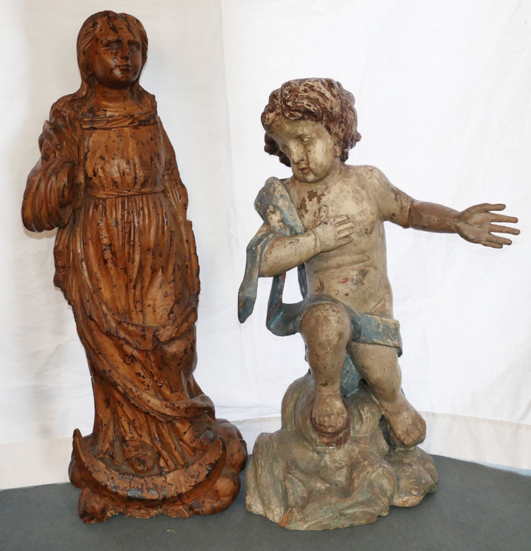 2 Holzfiguren: Mondsichel-Madonna und Putto, wohl 17. / 18. Jh, z.T. bemalt, Teile fehlen/besch.,