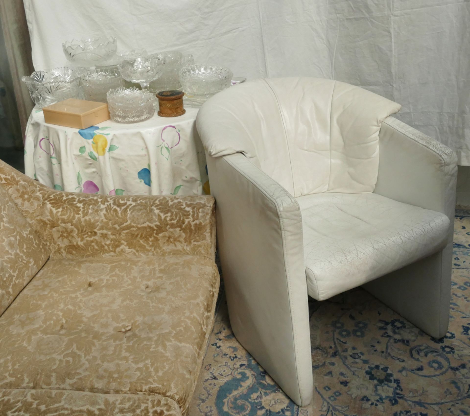 1 Posten Gebrauchtmöbel, Stühle, Sofa, Sessel, Kristall-Glas u.a., Asp. - Bild 3 aus 3