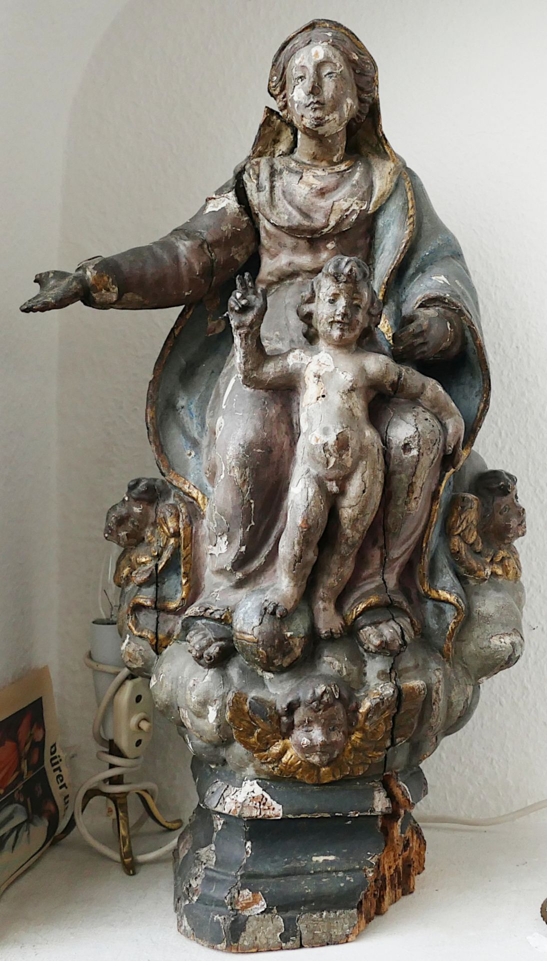 1 Holzfigur Madonna mit Kind, wohl 18. Jh., alpenländisch, orig. bem., besch., Teile fehlen, H 50 cm