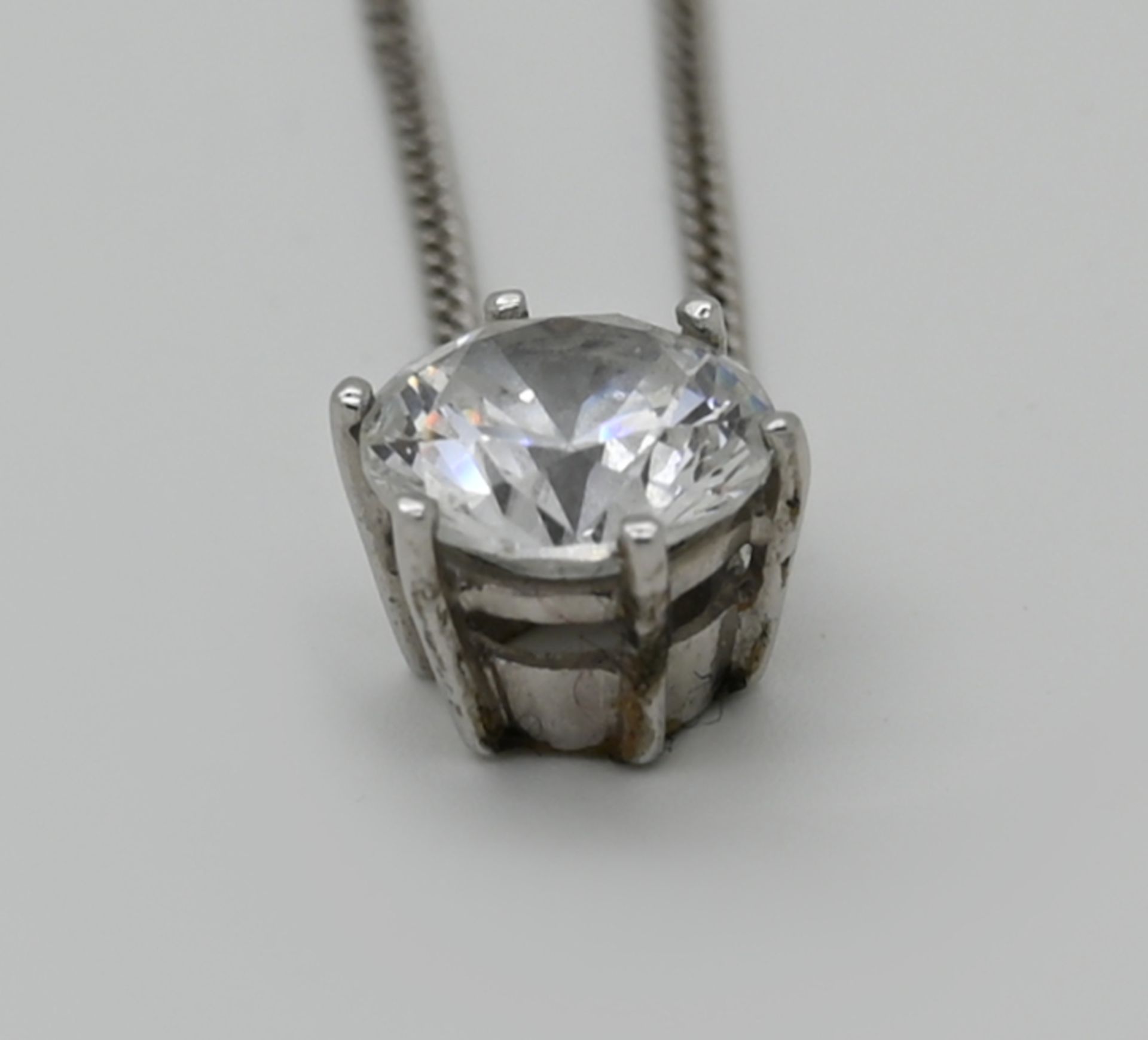 1 Kette mit Anhänger, je WG 18ct., mit weißem Stein, lt. Schiene ca. 2ct., Tsp. - Image 2 of 2