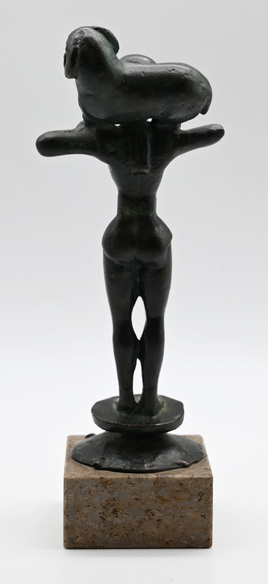 1 Figur wohl Bronze "Mann mit Widder", unsign., H mit Sockel 21cm, Asp. - Bild 2 aus 4