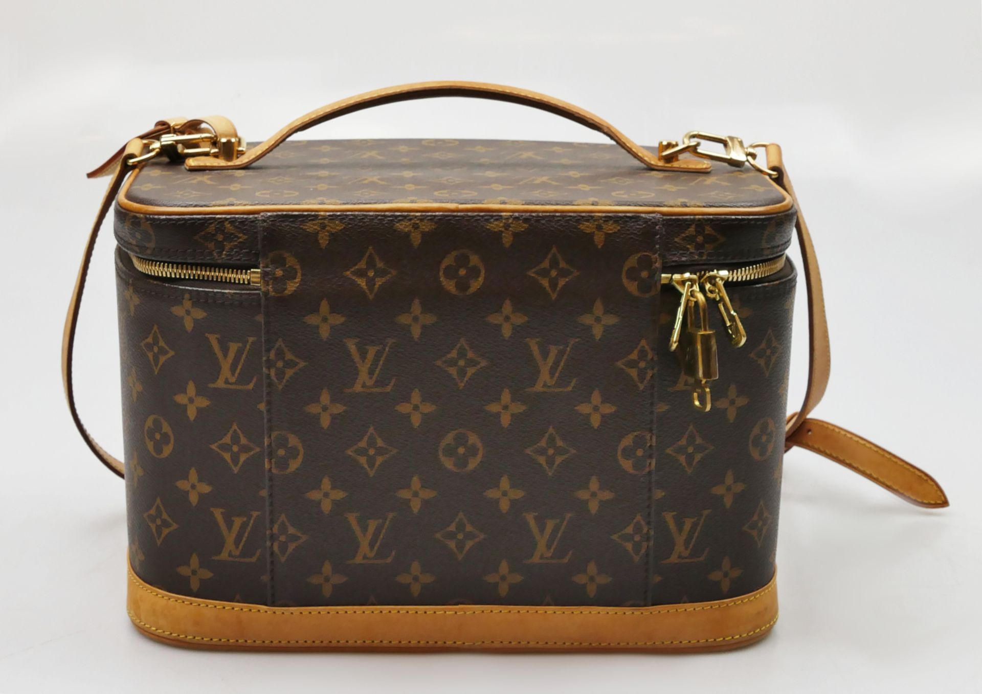 1 Kulturtasche LOUIS VUITTON Monogram "Nice BB", mit Schlüssel, Schloss und Schulterriemen, Maße ca. - Bild 5 aus 8