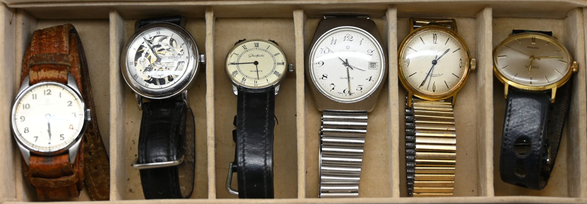 1 Konv. Armbanduhren: je Metall, z.T. vergoldet, z.T. mit Lederband., Quartz/Automatik, z.B. JUNGHAN