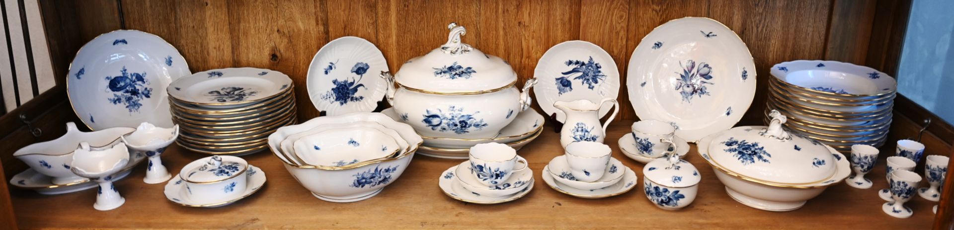 1 Speiseservice Porzellan MEISSEN "Blaue Blume" für 12 Personen: Teller, Suppenteller, Terrinen, Sch - Bild 2 aus 2