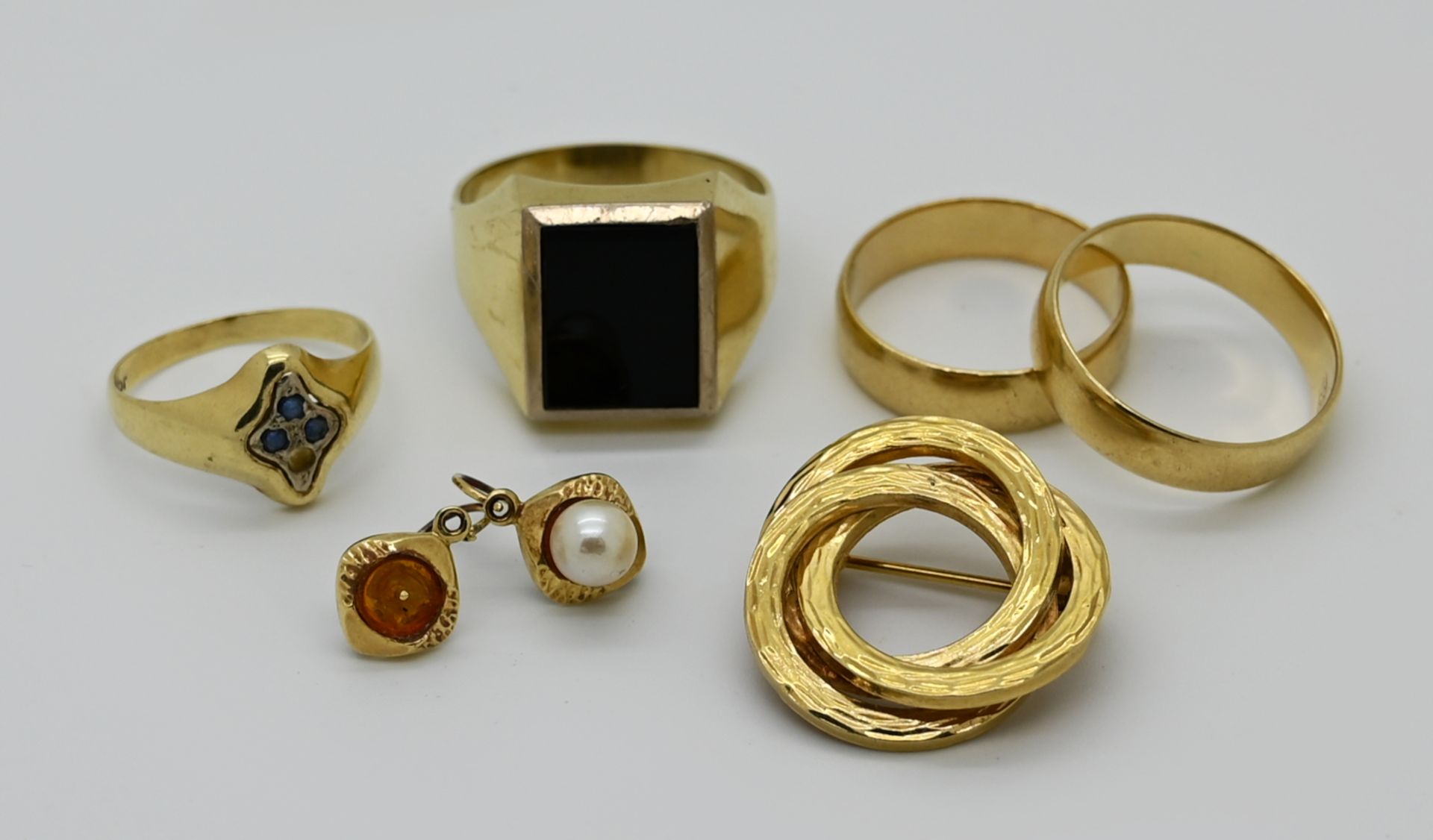 1 Konv. Schmuck: je GG 14ct., z.T. mit Edelsteinen, z.T. besch. (Teile fehlen), je Asp./Tsp.