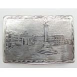 1 Schnupftabakdose gepunzt Silber 84, wohl Moskau um 1820 "Schlossplatz mit Alexandersäule in Sankt