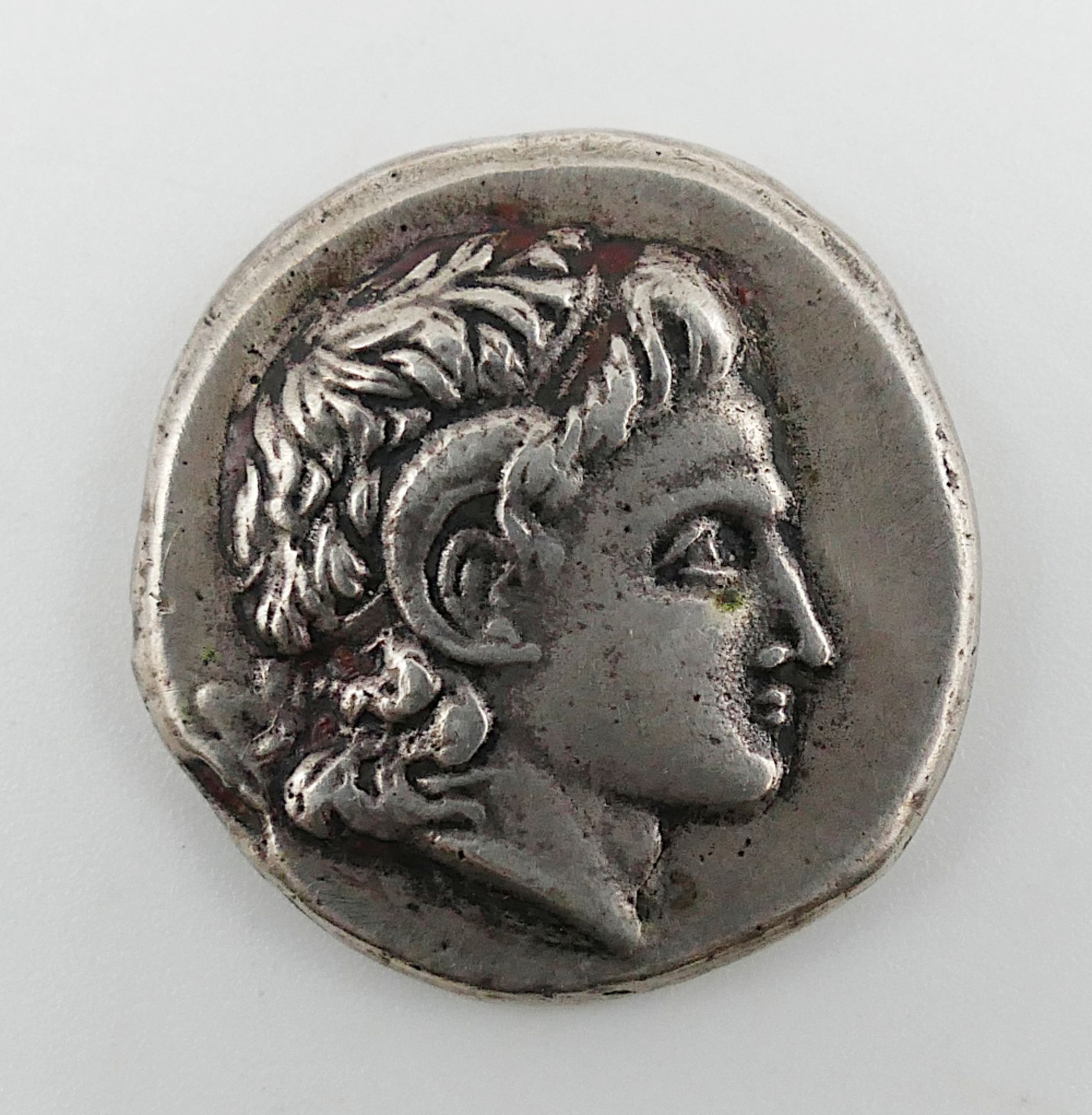 1 Münze Metall, wohl römisch, wohl antik, mit 2 Belegen von Graf Klenau von 1976: jedoch unklar ob z - Image 2 of 3