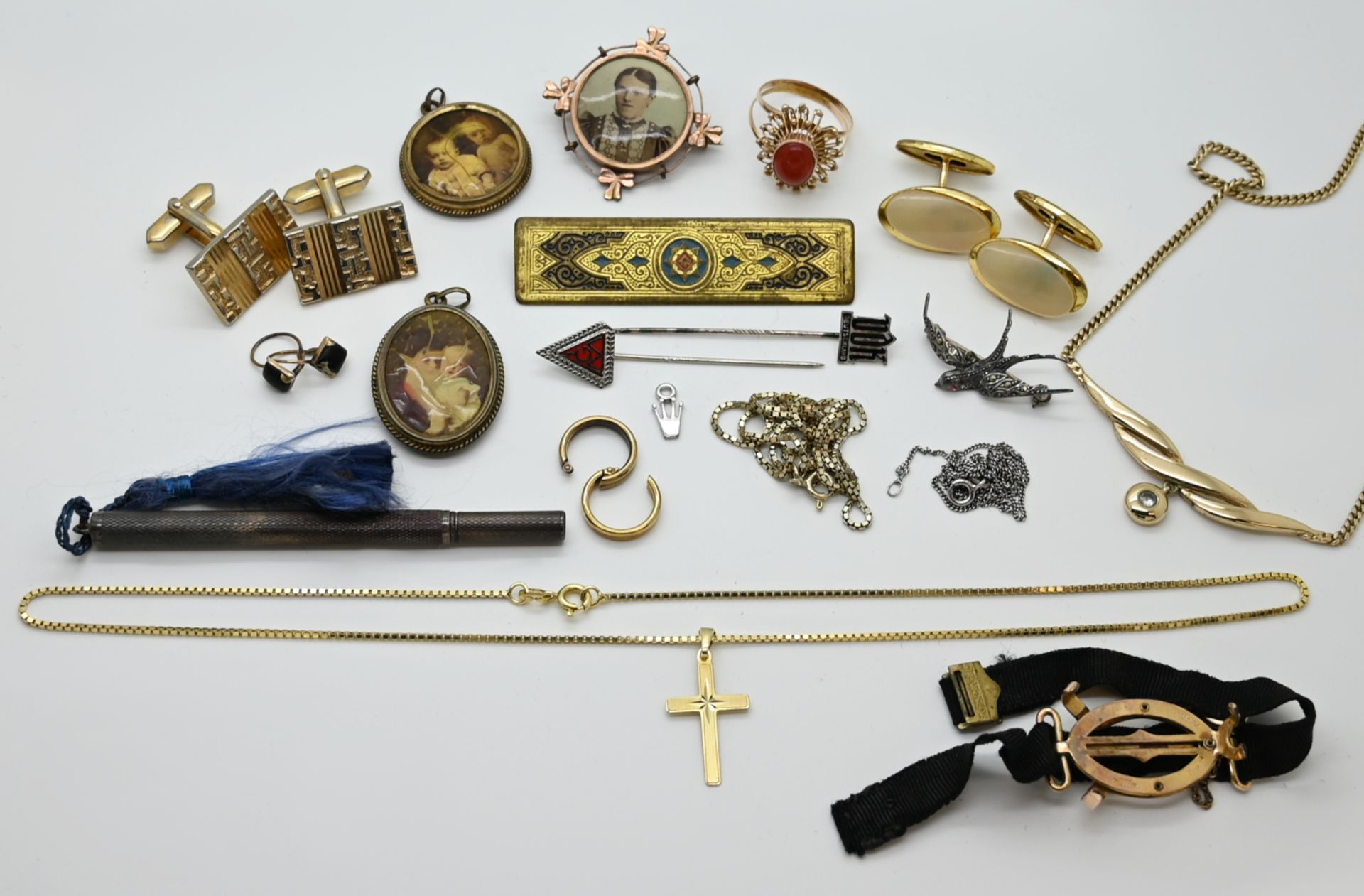 1 Konv. Schmuck/Uhren: Silber (ca. 5 Teile), Mode/Metall u.a., z.B. SEIKO, z.T. um 1900; 1 Perltäsch