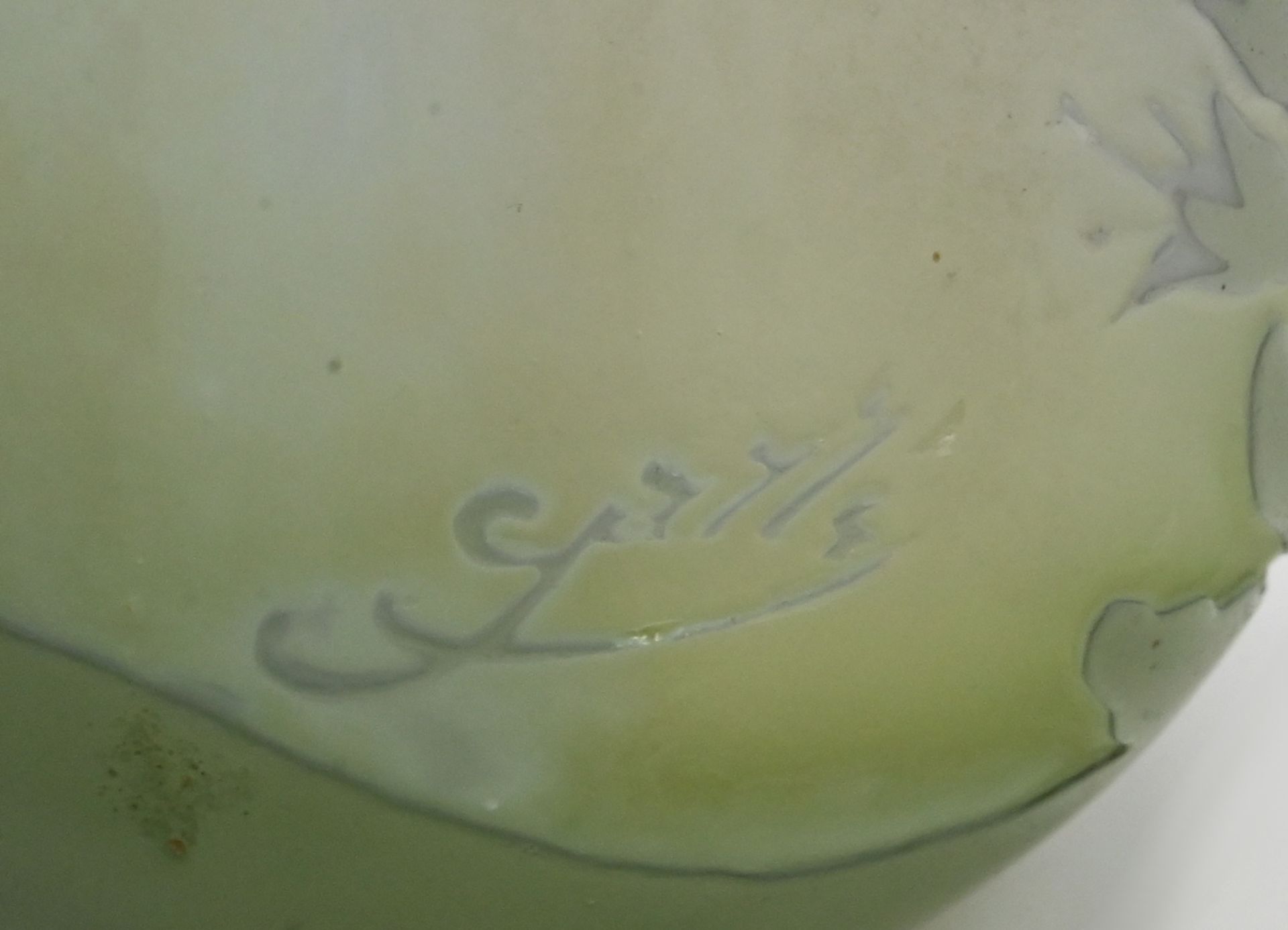 1 Solifiore Glas "Glockenblumen" wohl Anfang 20. Jh. rücks. bez. GALLÉ (wohl Émile Gallé 1846 Nancy- - Image 3 of 3