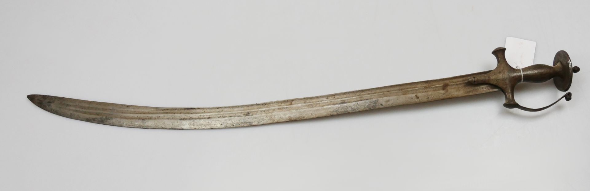 1 Talwar wohl Indien Metallklinge und -griff, ca. L 91cm, z.T. besch., Asp.