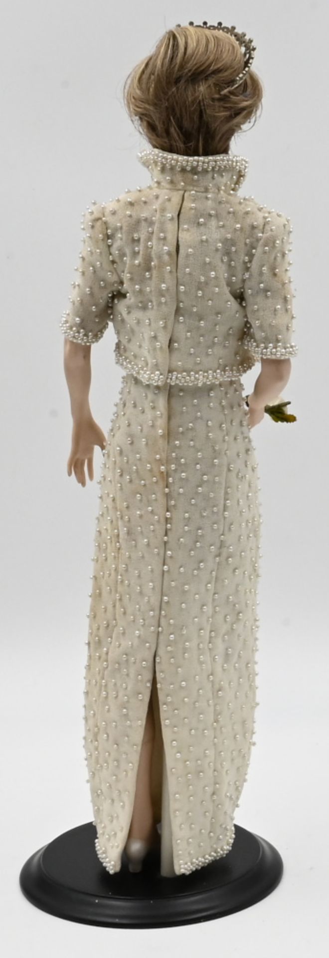 1 Modellpuppe Porzellan, Lady Diana, laut EL Franklin Mint, Gesamthöhe mit Sockel ca. 45cm, Asp./Gsp - Bild 4 aus 5