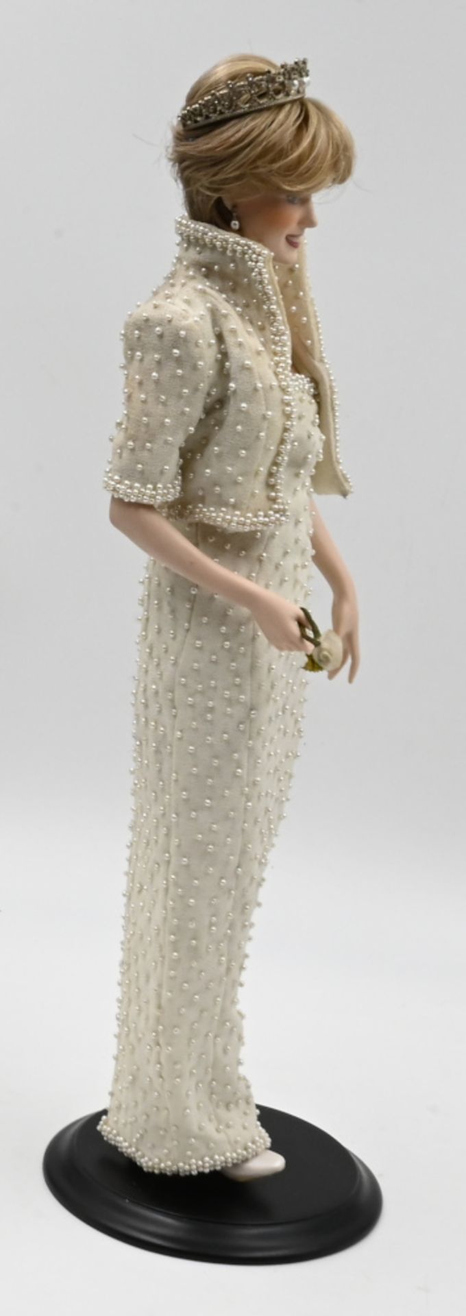 1 Modellpuppe Porzellan, Lady Diana, laut EL Franklin Mint, Gesamthöhe mit Sockel ca. 45cm, Asp./Gsp - Bild 5 aus 5