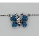 1 Collier WG 18ct., mit blauen und weißen Steinen, "Schmetterling", ca. 1,5 x 1,7cm, Tsp.