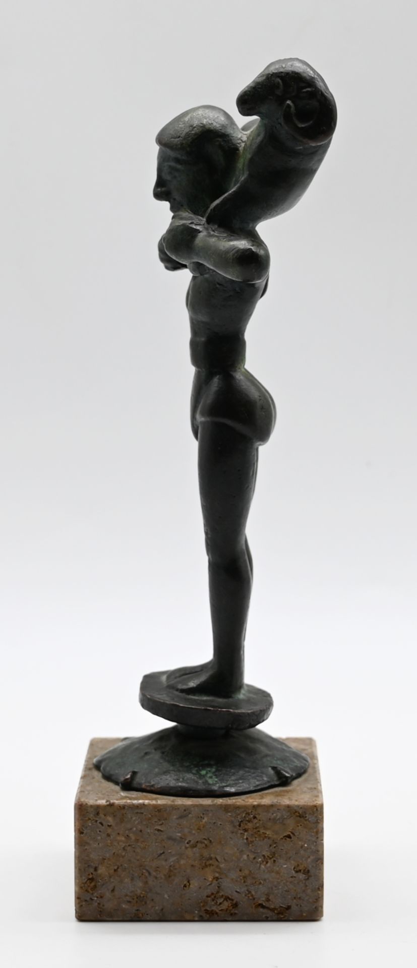 1 Figur wohl Bronze "Mann mit Widder", unsign., H mit Sockel 21cm, Asp. - Bild 4 aus 4