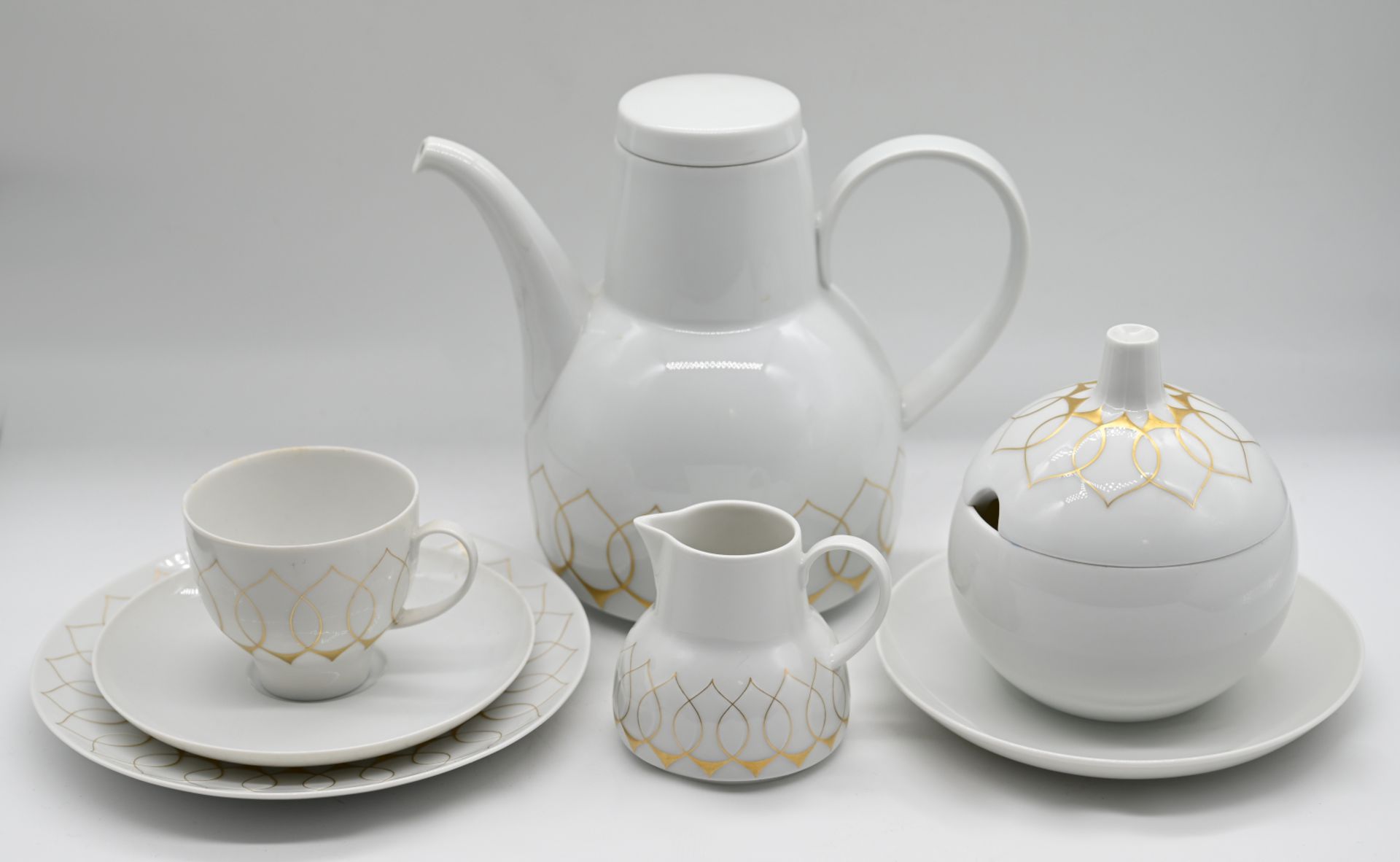 1 Kaffee- und Speiseservice (über 85 Teile) ROSENTHAL studio-line „Lotus“ Design: Björn WIINBLAD