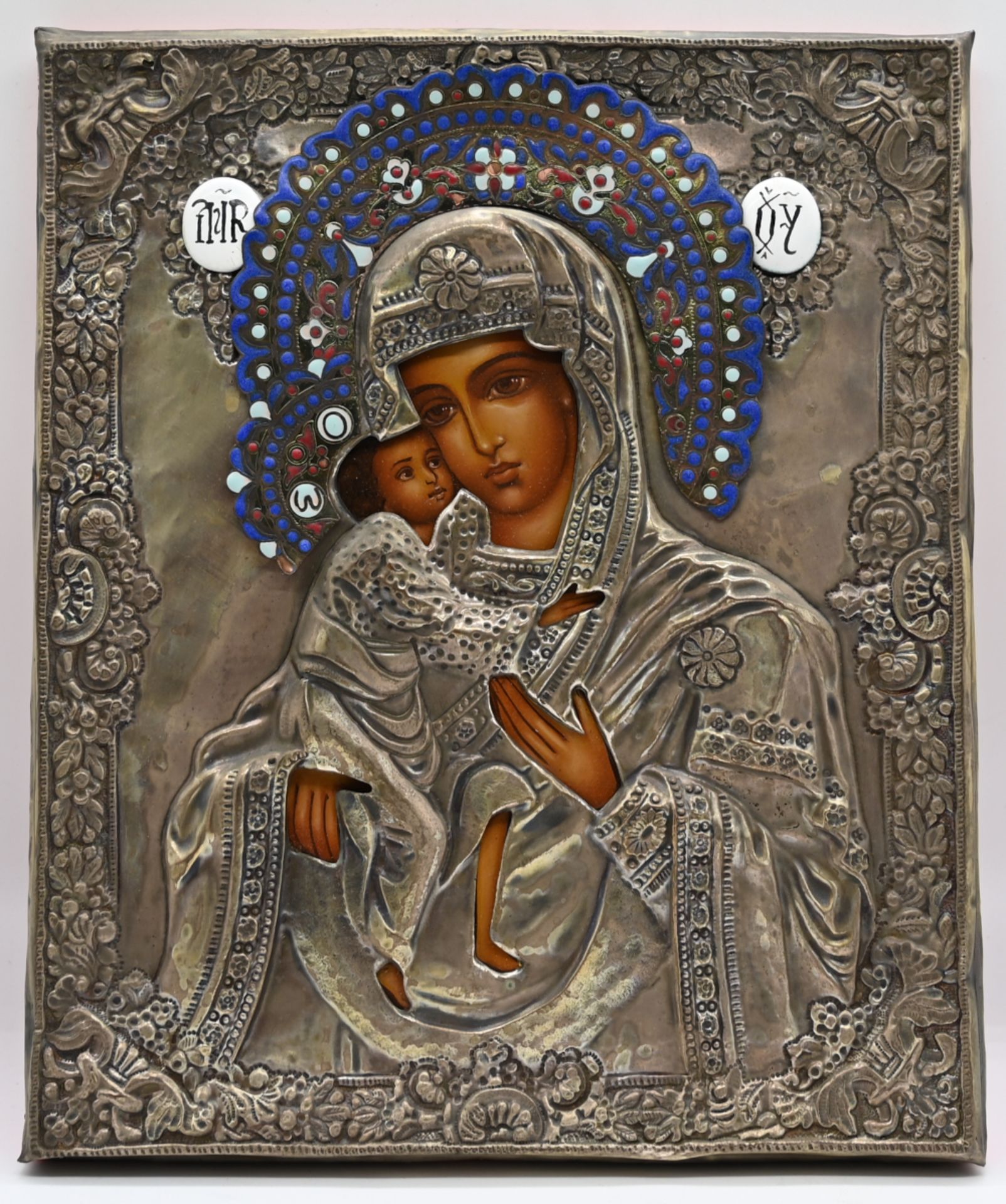 1 Ikone wohl Russland Metalloklad wohl Messing/ versilbert, "Mutter Gottes", ca. 31x26cm, Asp.