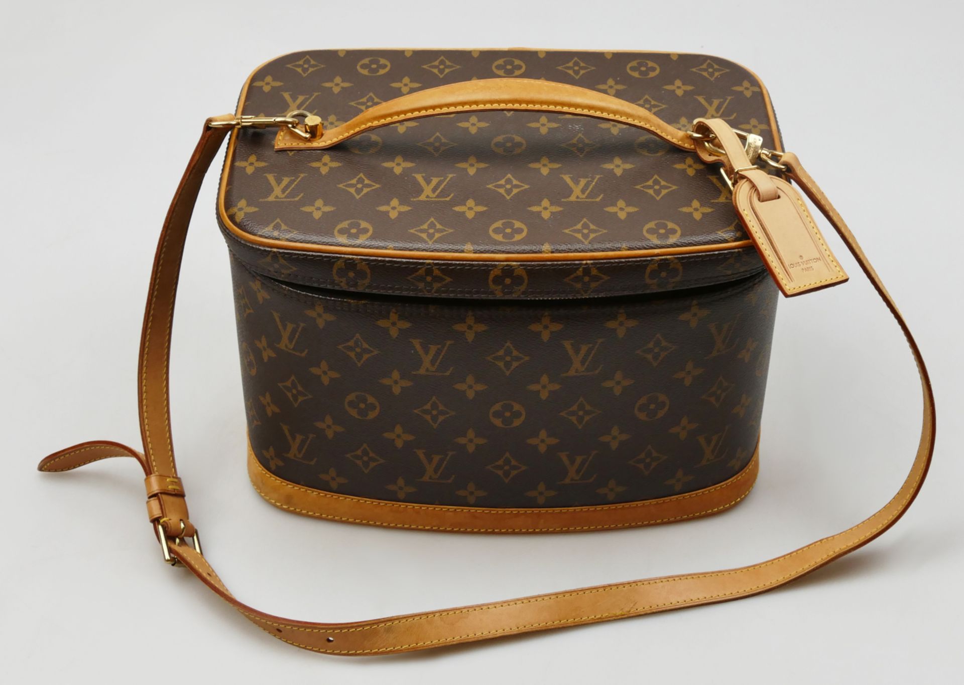 1 Kulturtasche LOUIS VUITTON Monogram "Nice BB", mit Schlüssel, Schloss und Schulterriemen, Maße ca. - Bild 2 aus 8