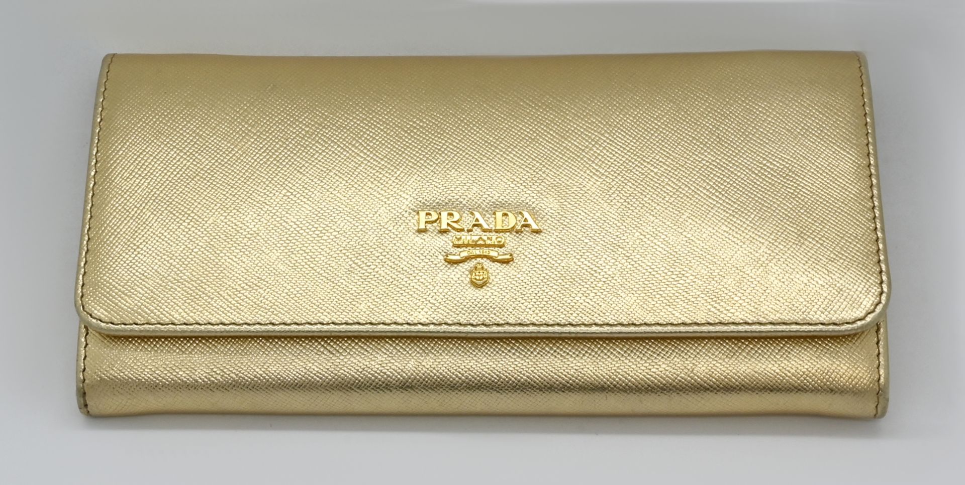 1 Geldbörse PRADA, lt. Karte gekauft 2015: Saffianoleder, Farbe Platino, ca. 19x9cm, Gsp.