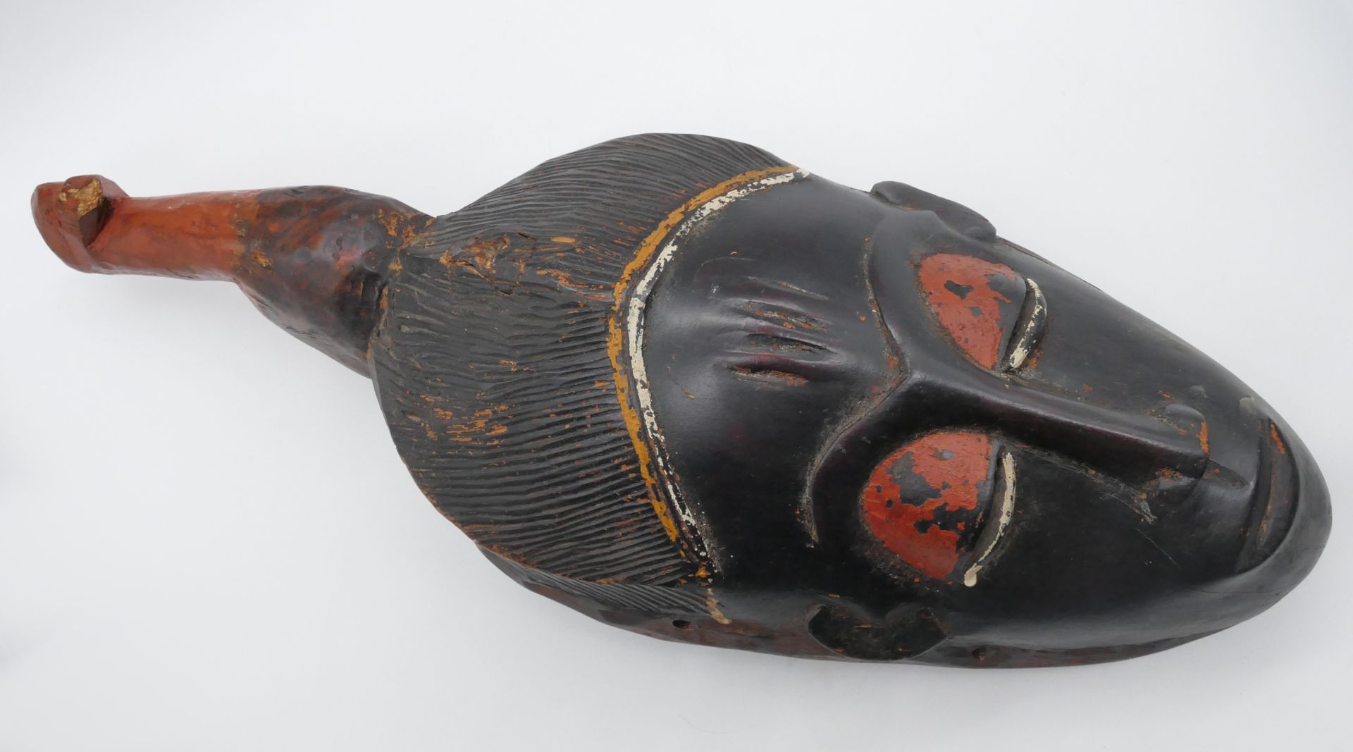 3 afrikanische Holzmasken bemalt lt. EL Senegal, z.T. wohl 1. Hälfte 20. Jh., bis H ca. 50cm, z.T. b