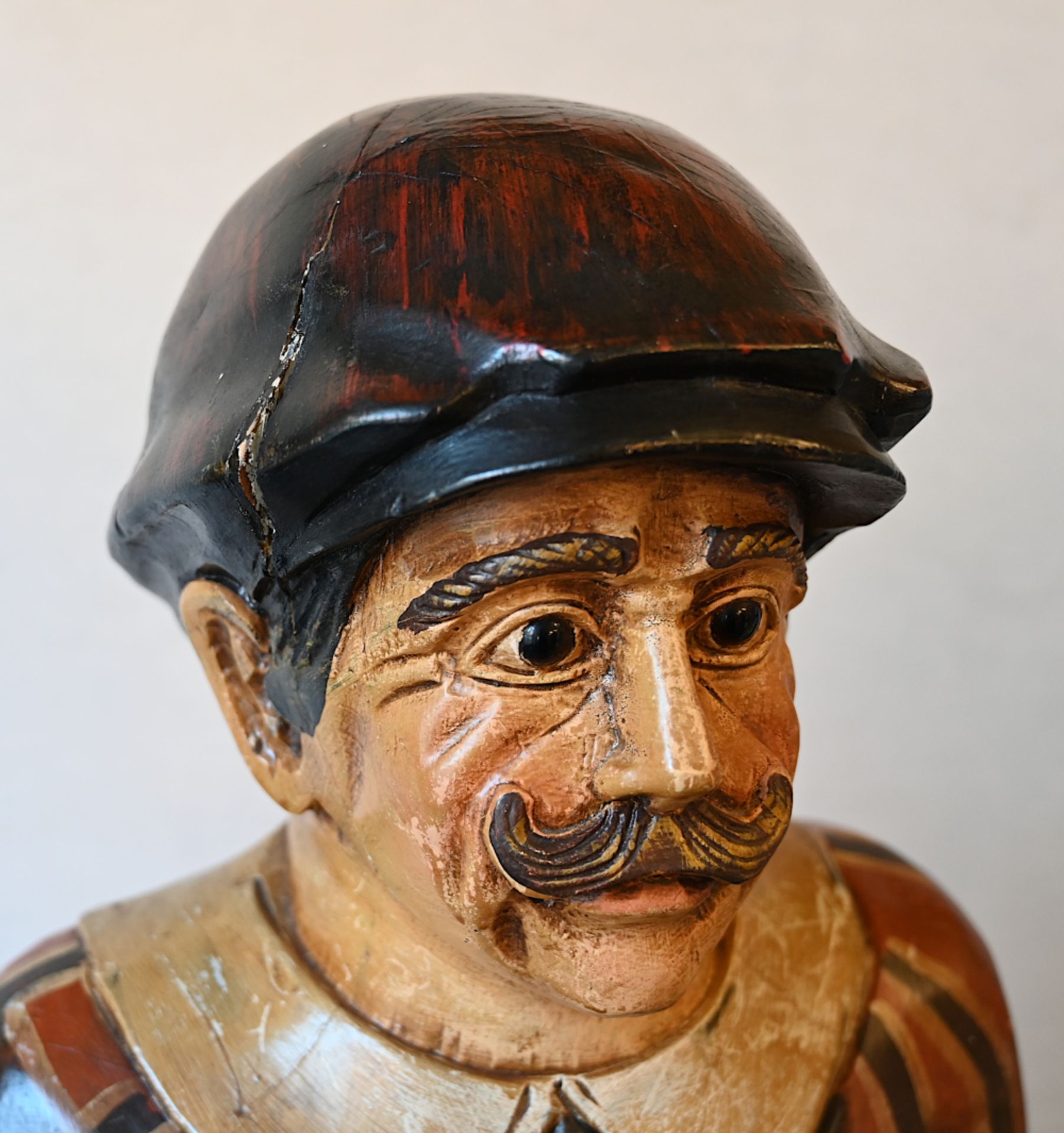 1 Holzfigur 20. Jh. bemalt "Englischer Golfspieler" Holz bemalt mit Golfschläger, H mit Sockel ca. 1 - Bild 2 aus 4