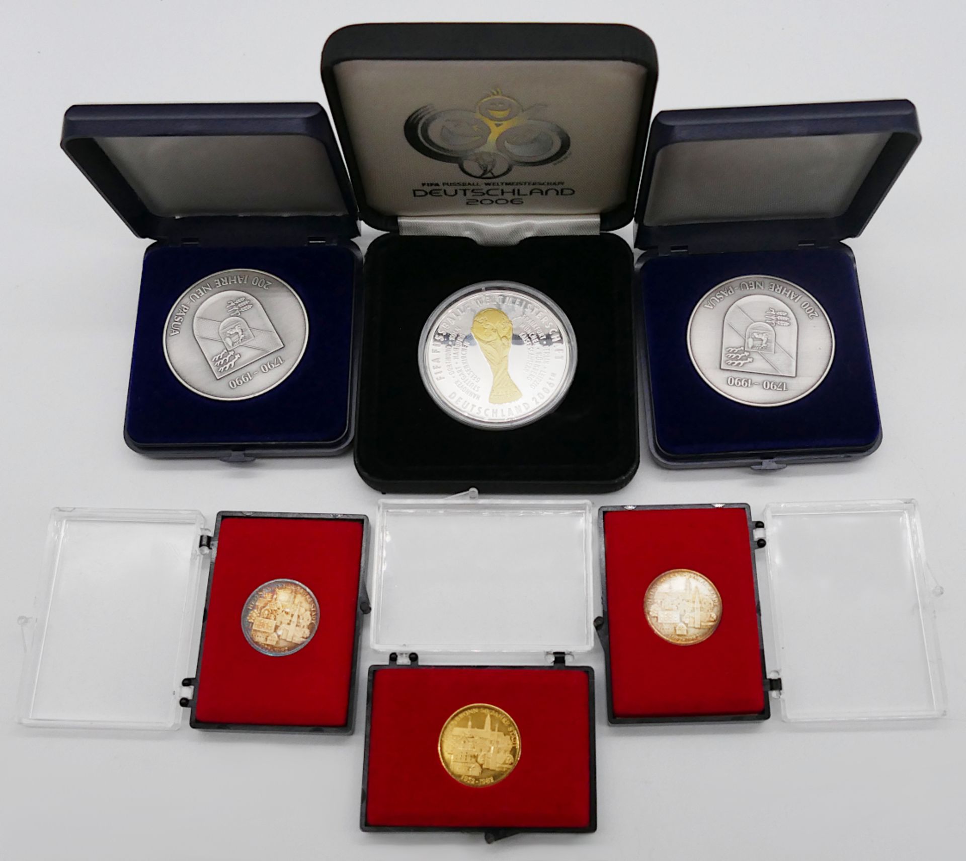 1 kleine Medaille wohl GG "Heilsbronn 50 Jahre", 1 Konv. Münzen/Medaillen: Silber/Metall u.a., BRD 5