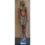 1 nztl. Dekorationsfigur Holz/Gips u.a., bemalt "Ägyptische Göttin Sachmet", H mit Sockel ca. 94cm,