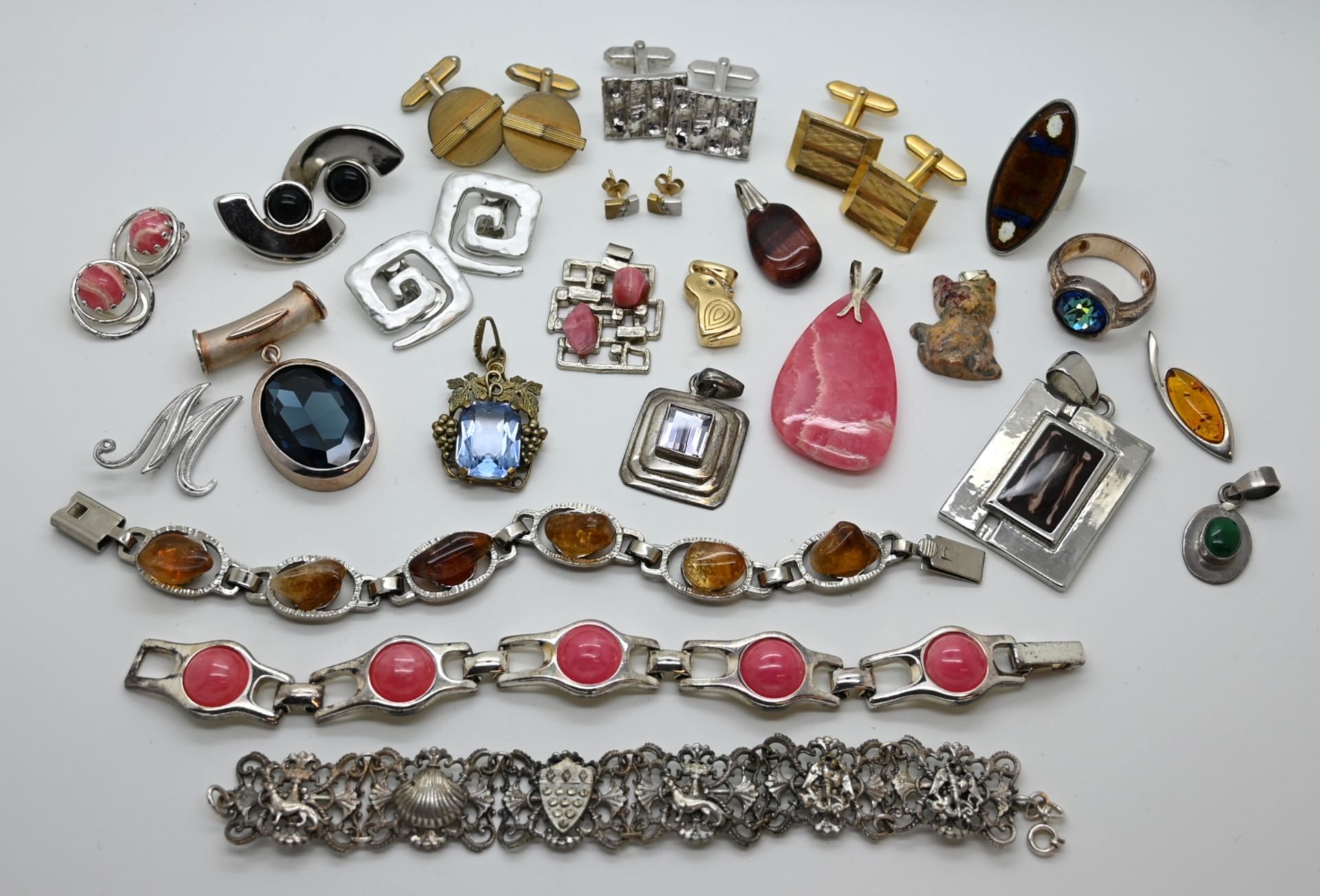 2 Teile Schmuck GG/WG 8ct., 1 Konv. Schmuck: Silber (ca. 45 Teile), z.T. mit Steinen, Mode/Metall u.