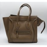 1 Damenhandtasche CELINE Paris, Leder beige, Maße ca. 24x26cm, insges. guter Zustand, Tsp. (leichte