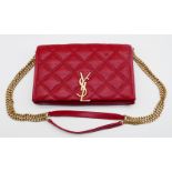 1 Abendtasche YVES SAINT LAURENT, rotes Leder mit vergoldetem Metall, Dokumente und Staubbeutel,