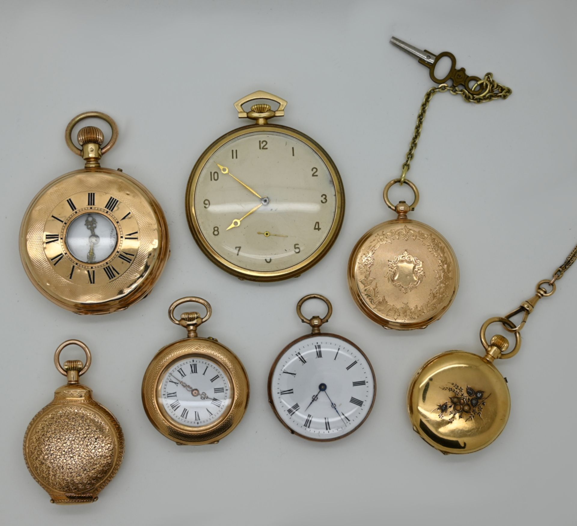 1 Damentaschenuhr GG 18ct., um 1900, mit Diamanten, Glas fehlt, Perlen fehlen, mit Uhrkette undeutli