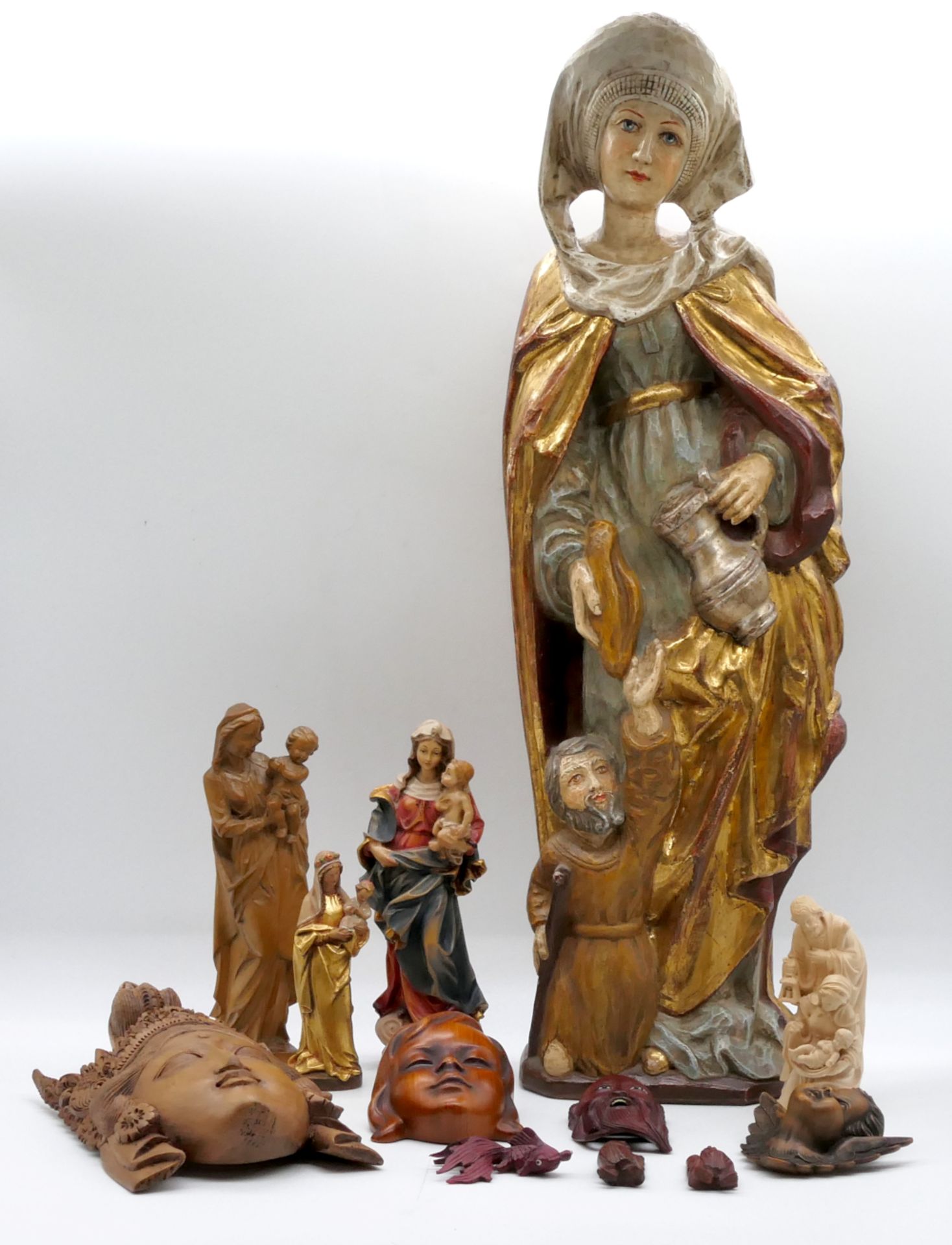 12 Figuren nztl. Holz u.a., z.T. farbig gefasst z.B. "Heilige Elisabeth" ca. H 56cm, "Heilige Famili