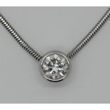 1 Collier WG 14ct. (Kette), Anhänger WG 18ct. mit Solitärbrillant, lt. Stempel: "D:1,01ct.", wohl gu