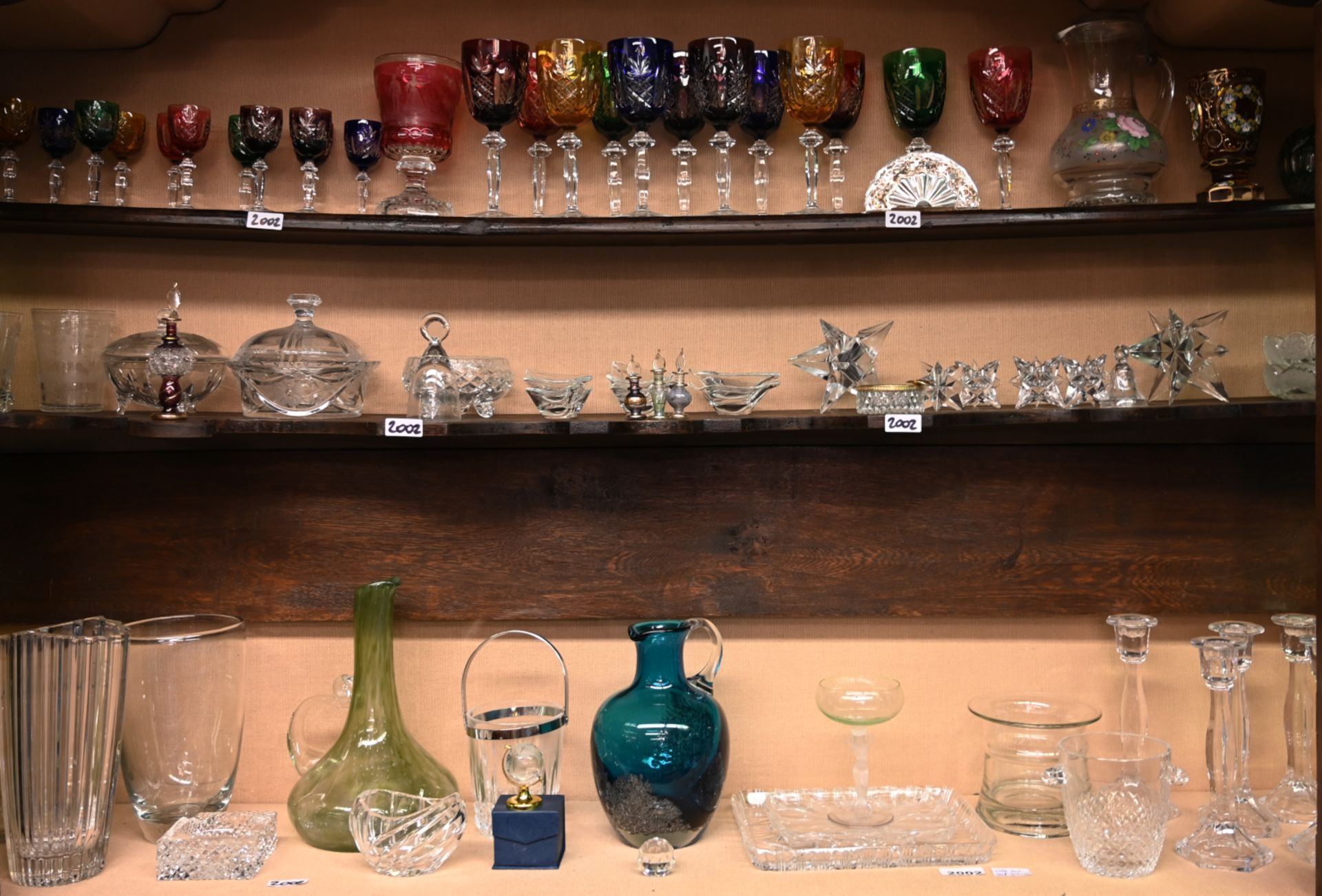 1 umfangreiches Konv. Glas- und Kristallobjekte (ca. 75 Teile): z.B. 1 Vase mattiert PEILL ca. H 31c - Bild 2 aus 3
