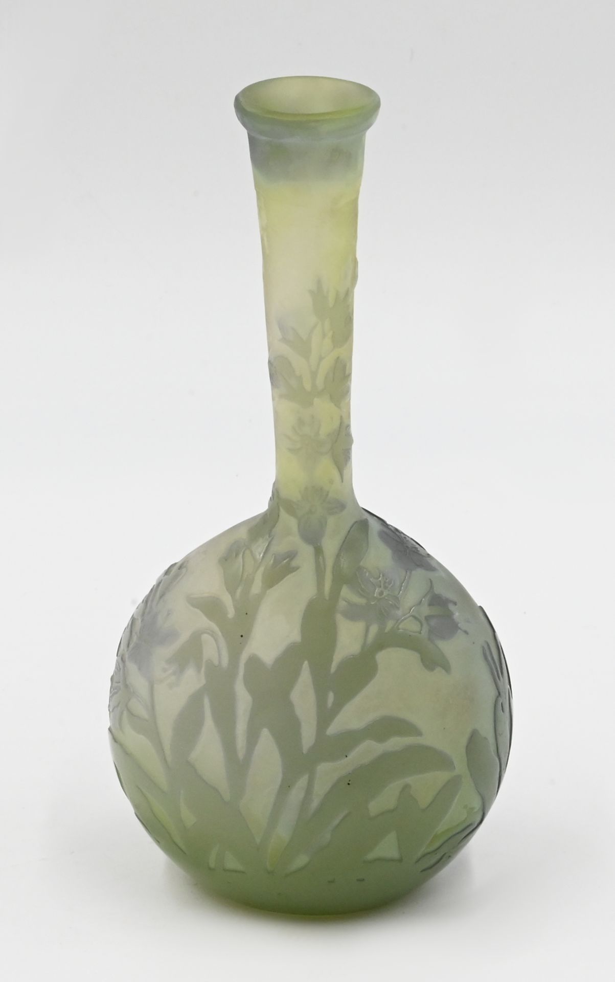 1 Solifiore Glas "Glockenblumen" wohl Anfang 20. Jh. rücks. bez. GALLÉ (wohl Émile Gallé 1846 Nancy-